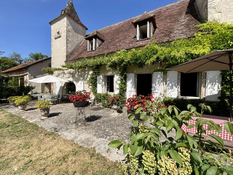 Maison - 300 m² - 9 pièces