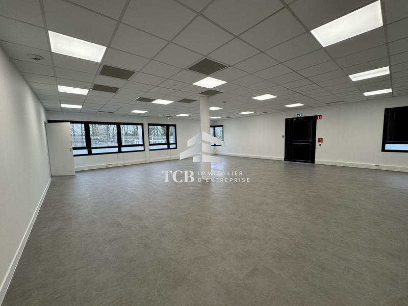 Bureau - 235 m²