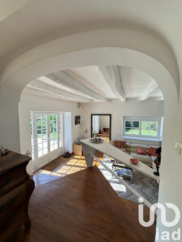 Maison - 221 m² - 8 pièces