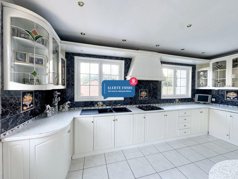 Maison - 203 m² - 5 pièces