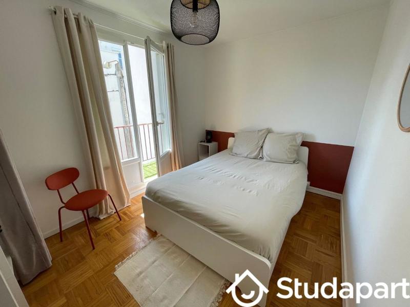 Chambre - 11 m² - 1 pièce