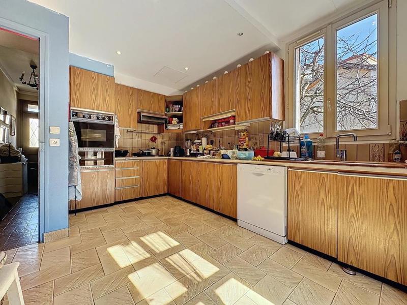 Maison - 186 m² - 7 pièces