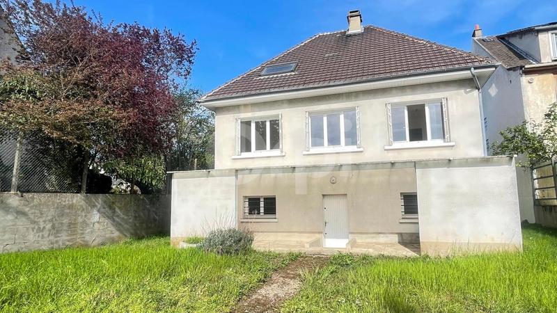 Maison - 92 m² - 6 pièces