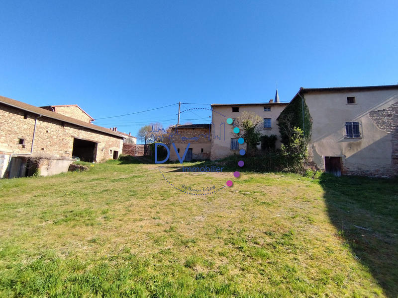 Maison - 1 011 m² - 10 pièces