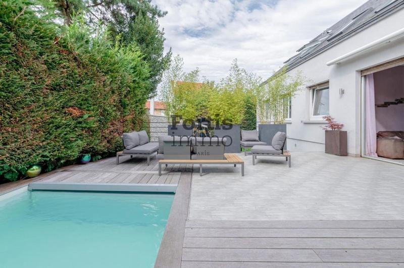 Maison - 226 m² - 9 pièces