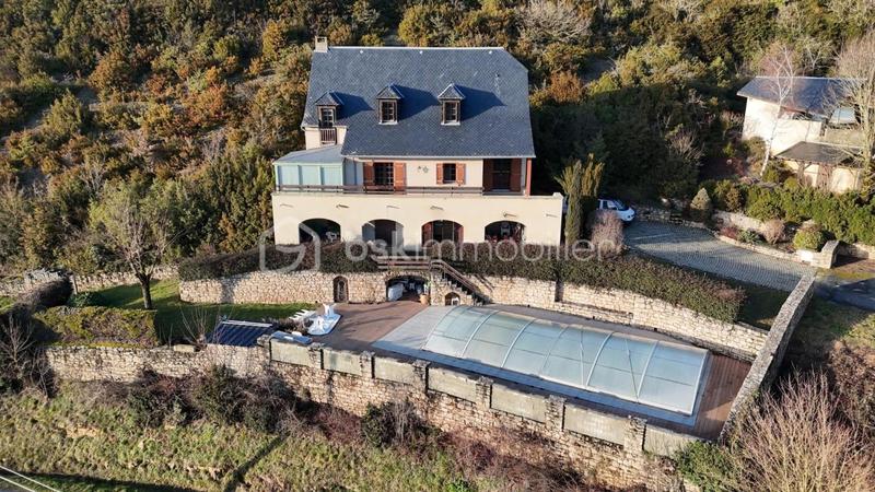 Maison traditionnelle - 210 m² - 6 pièces