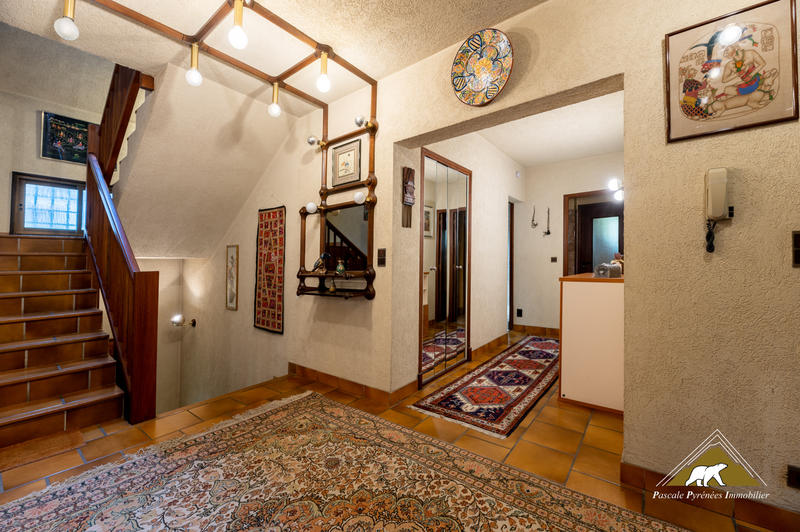 Maison - 300 m² - 8 pièces