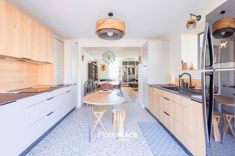 Maison - 250 m² - 7 pièces