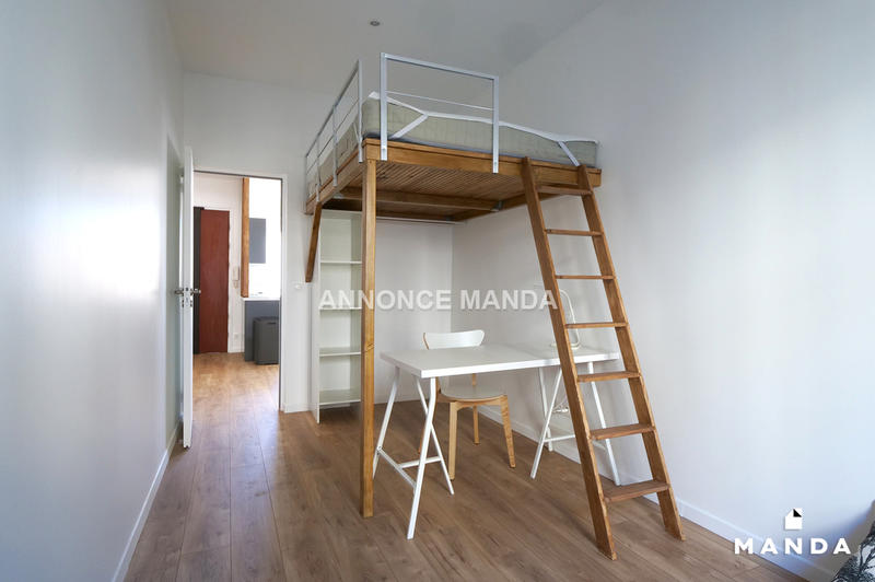 Chambre - 10 m² - 6 pièces