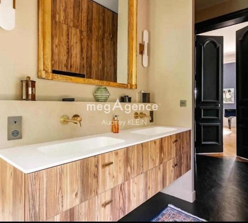 Maison - 320 m² - 10 pièces