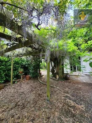 Maison - 280 m² - 11 pièces