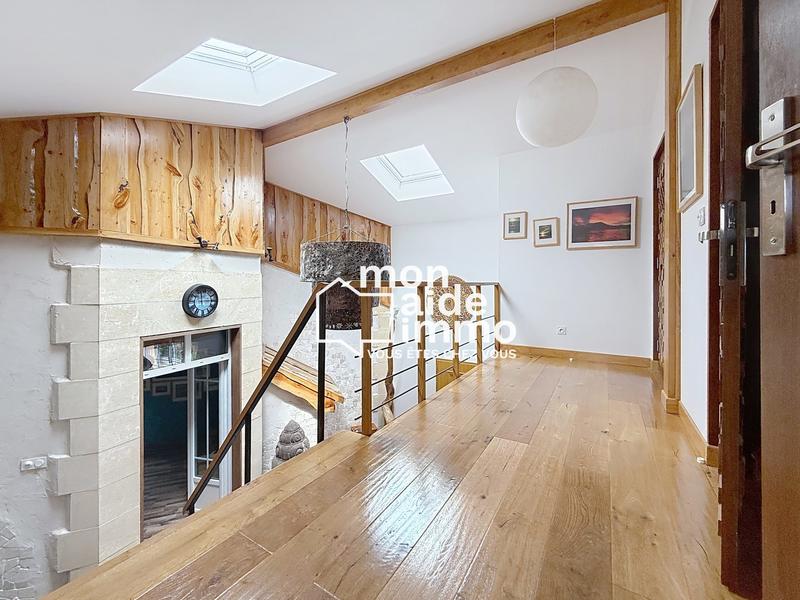 Maison - 220 m² - 6 pièces