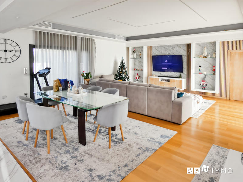 Maison - 143 m² - 5 pièces