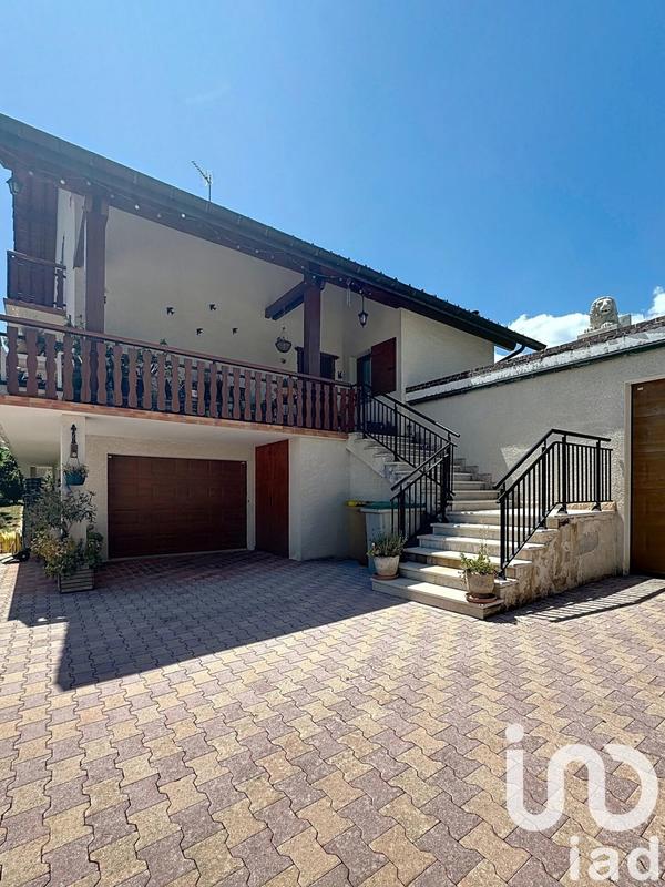 Maison - 211 m² - 6 pièces