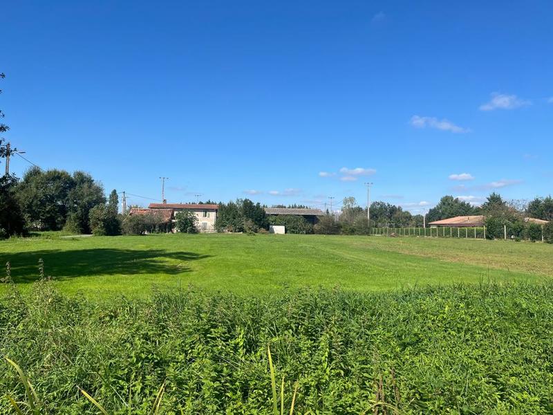 Terrain constructible - 1 468 m²