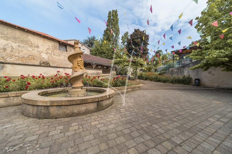 Maison - 221 m² - 7 pièces