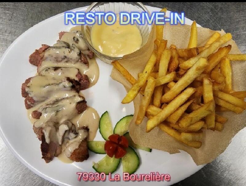 Resto drive-in est décoré pour noel avec une crèche