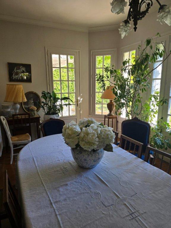 Propriété - 202 m² - 10 pièces