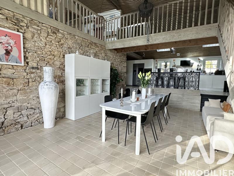 Maison - 256 m² - 10 pièces
