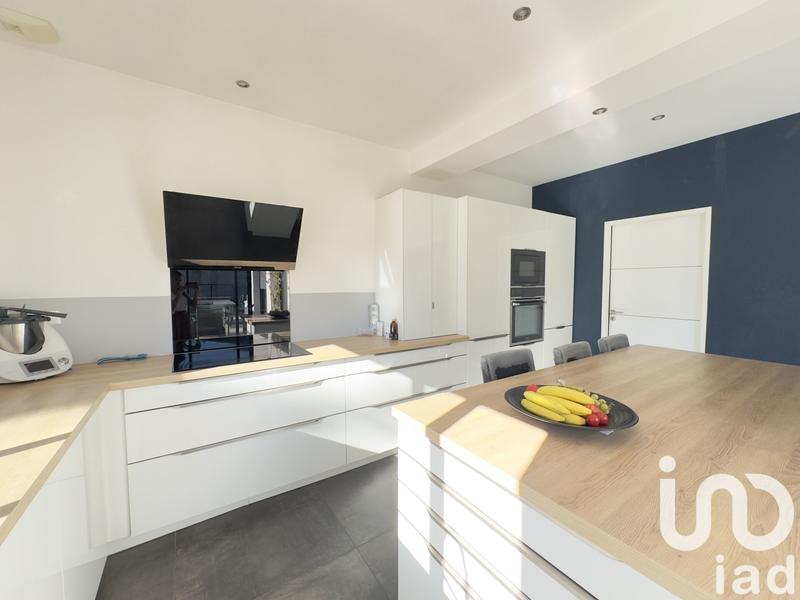 Maison - 180 m² - 7 pièces