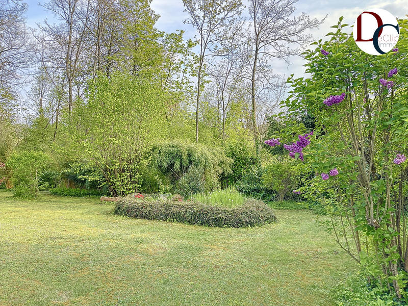 Maison - 340 m² - 9 pièces