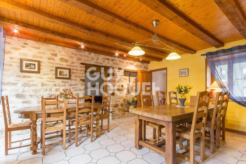 Maison - 220 m² - 8 pièces