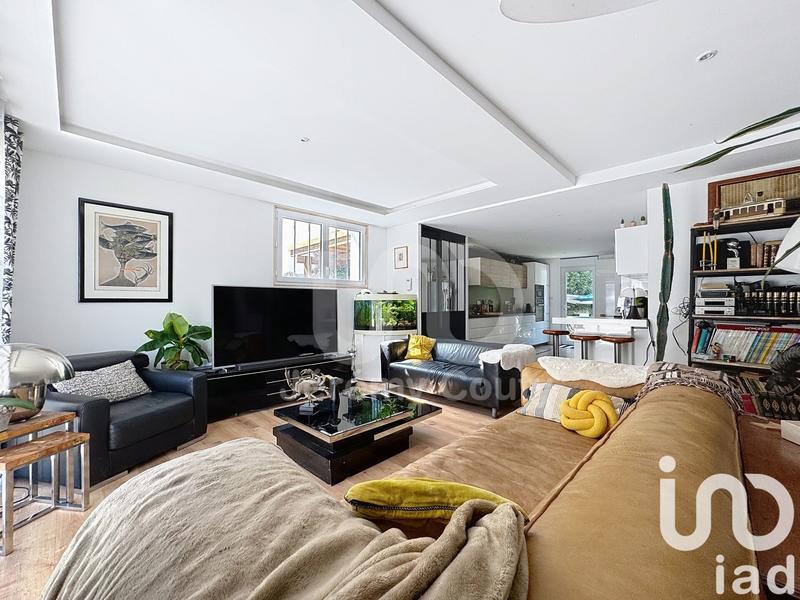 Maison - 200 m² - 11 pièces