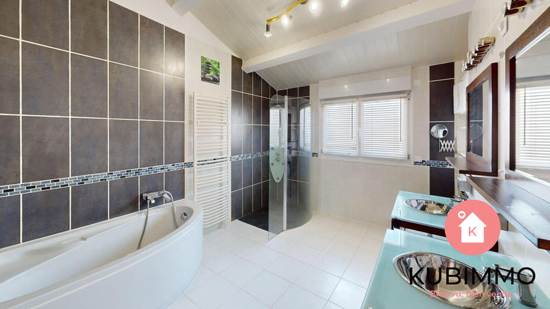 Maison traditionnelle - 189 m² - 6 pièces