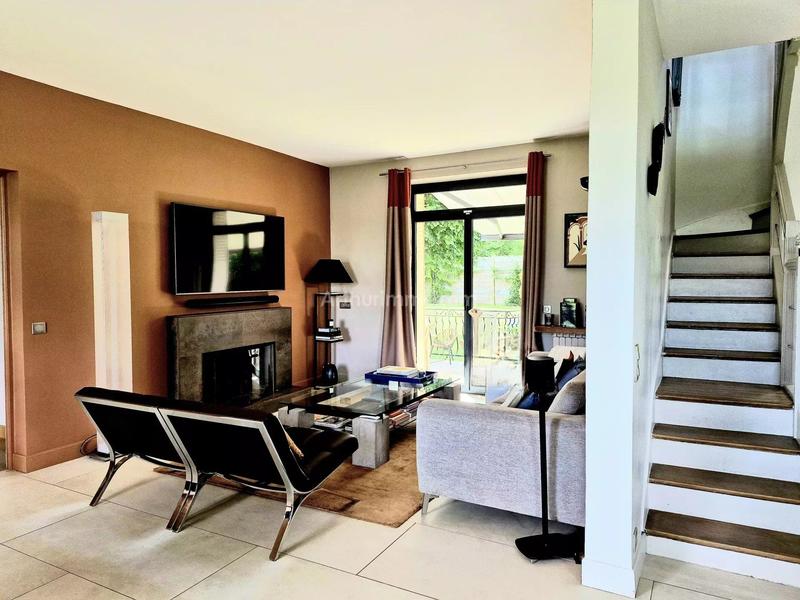 Maison - 200 m² - 8 pièces