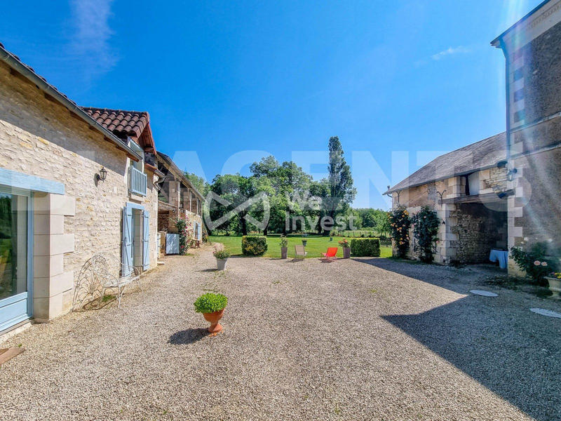 Maison - 245 m² - 7 pièces