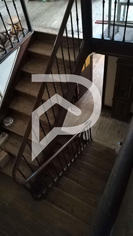 Maison - 240 m² - 11 pièces