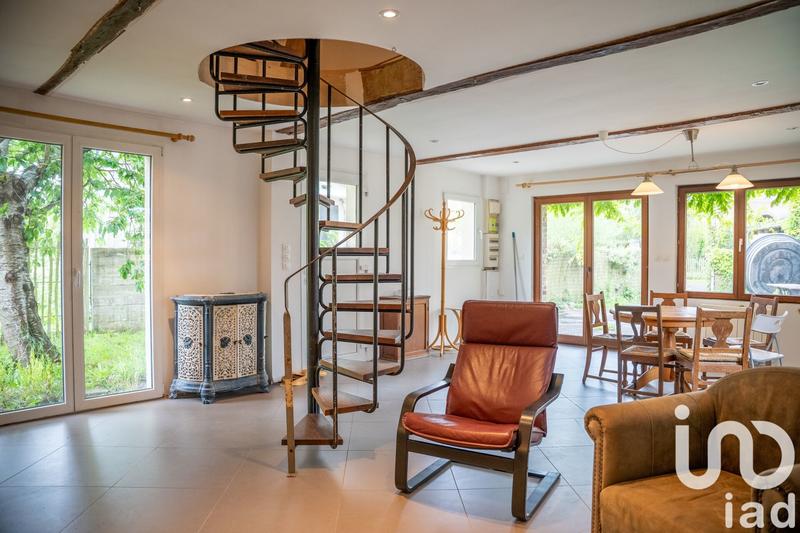 Maison - 242 m² - 11 pièces