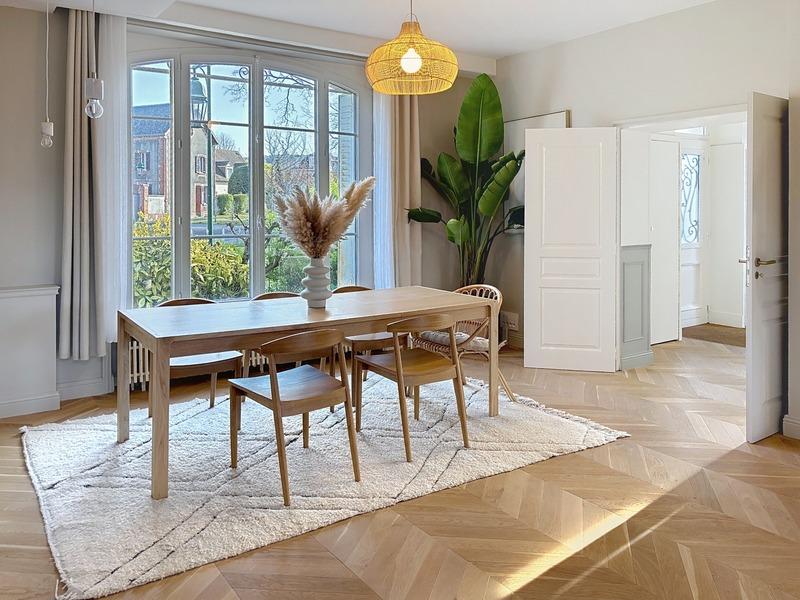 Maison bourgeoise - 300 m² - 9 pièces