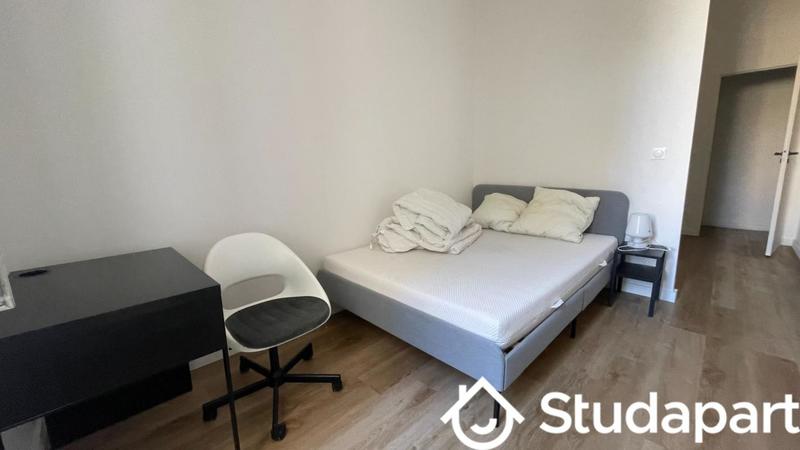 Chambre - 80 m² - 1 pièce