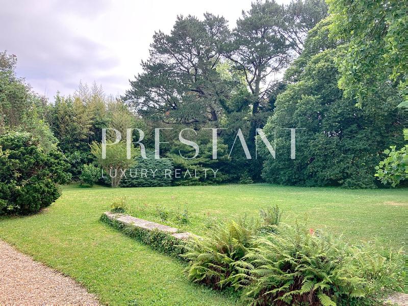 Maison - 285 m² - 7 pièces