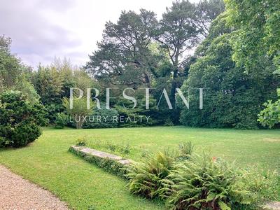 Maison - 285 m² - 7 pièces