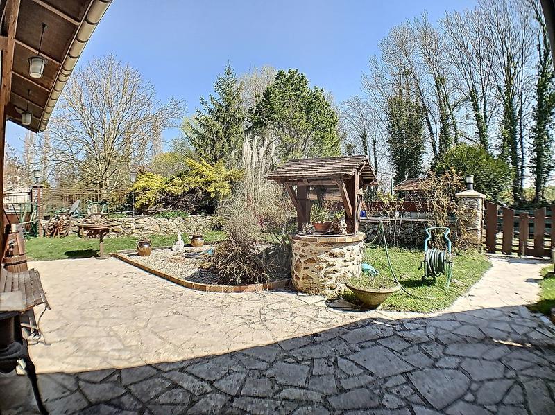 Maison - 390 m² - 8 pièces