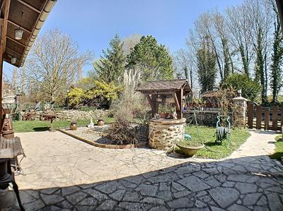 Maison - 390 m² - 8 pièces