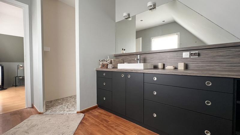 Maison - 181 m² - 6 pièces