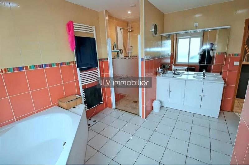 Maison - 170 m² - 7 pièces