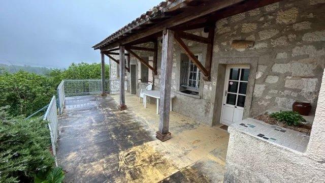 Propriété - 1 379 m² - 19 pièces