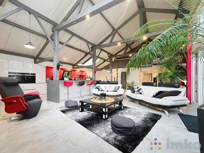 Maison - 216 m² - 4 pièces