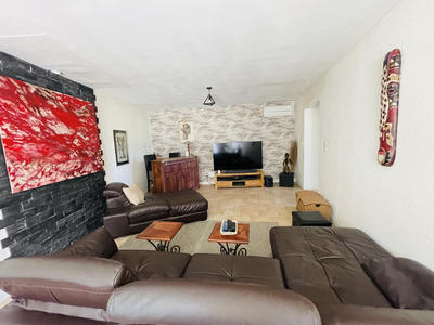 Maison - 221 m² - 7 pièces