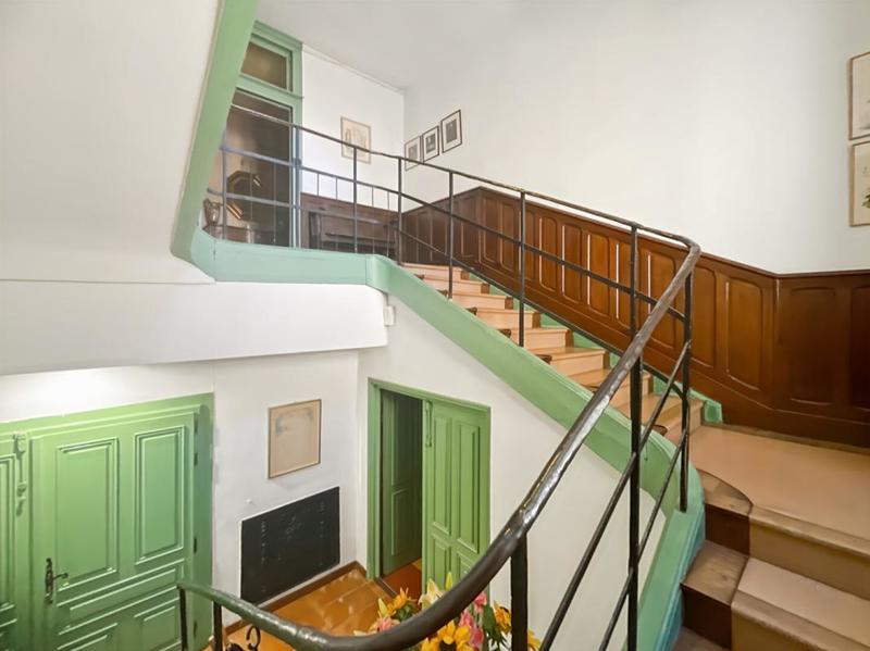 Maison - 335 m² - 12 pièces