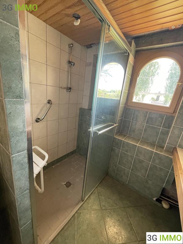 Maison - 240 m² - 8 pièces