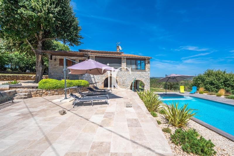 Maison - 166 m² - 7 pièces