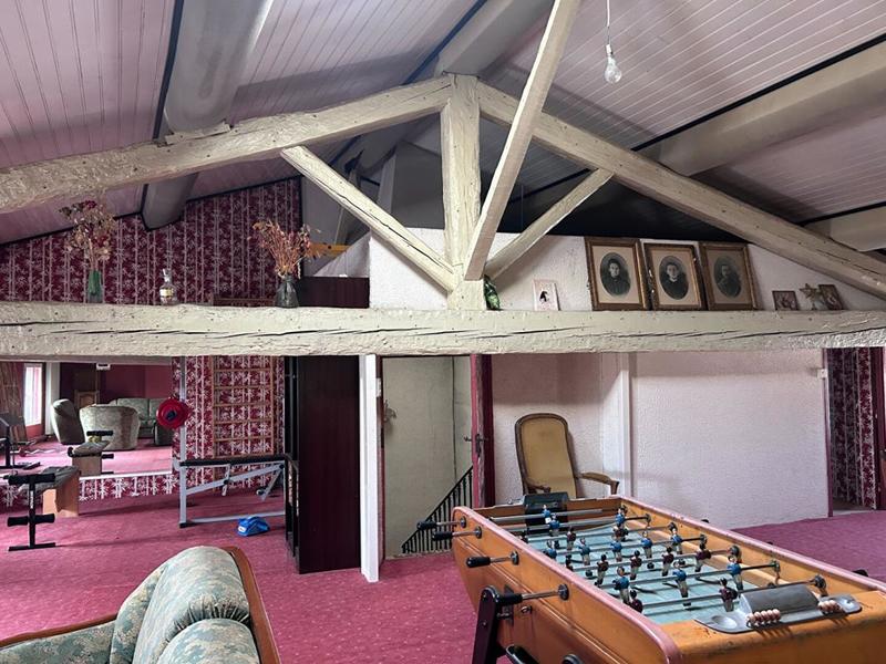 Maison - 318 m² - 8 pièces