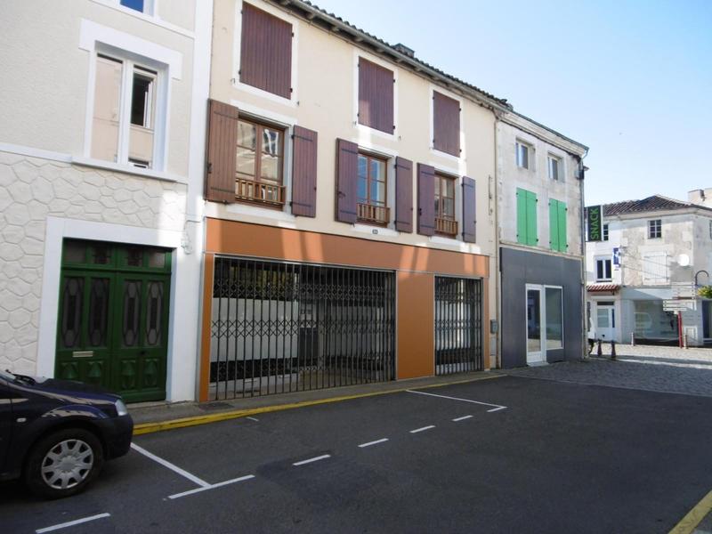 Maison - 300 m² - 12 pièces