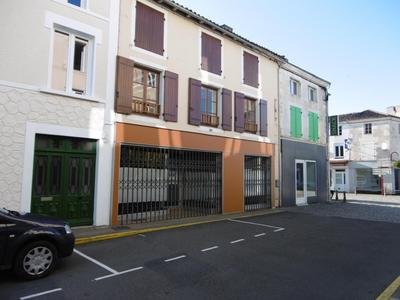 Maison - 300 m² - 12 pièces