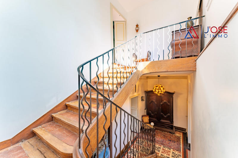 Maison - 328 m² - 11 pièces